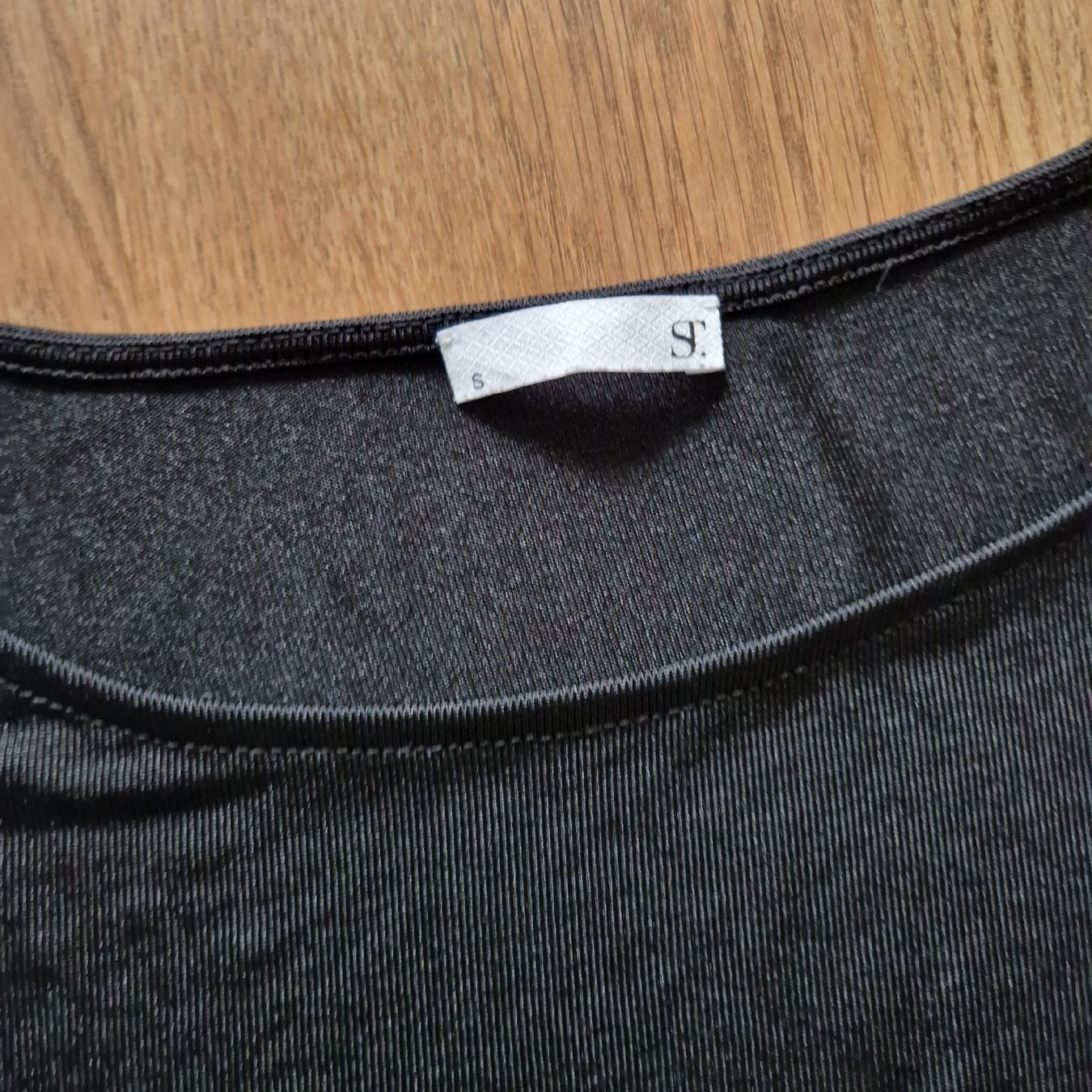 T-shirt: Schwarzes Oberteil,  Gr S - oversitzed, locker luftig – Usato da Nendeln venduto da witr_gliabt 2