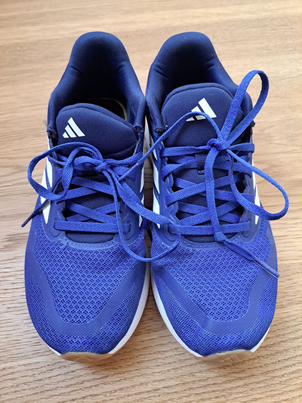 Adidas Chaussures garçon: AdidasTurnschuhe Gr. 39 – D'occasion à Rickenbach LU par Ruwani 1