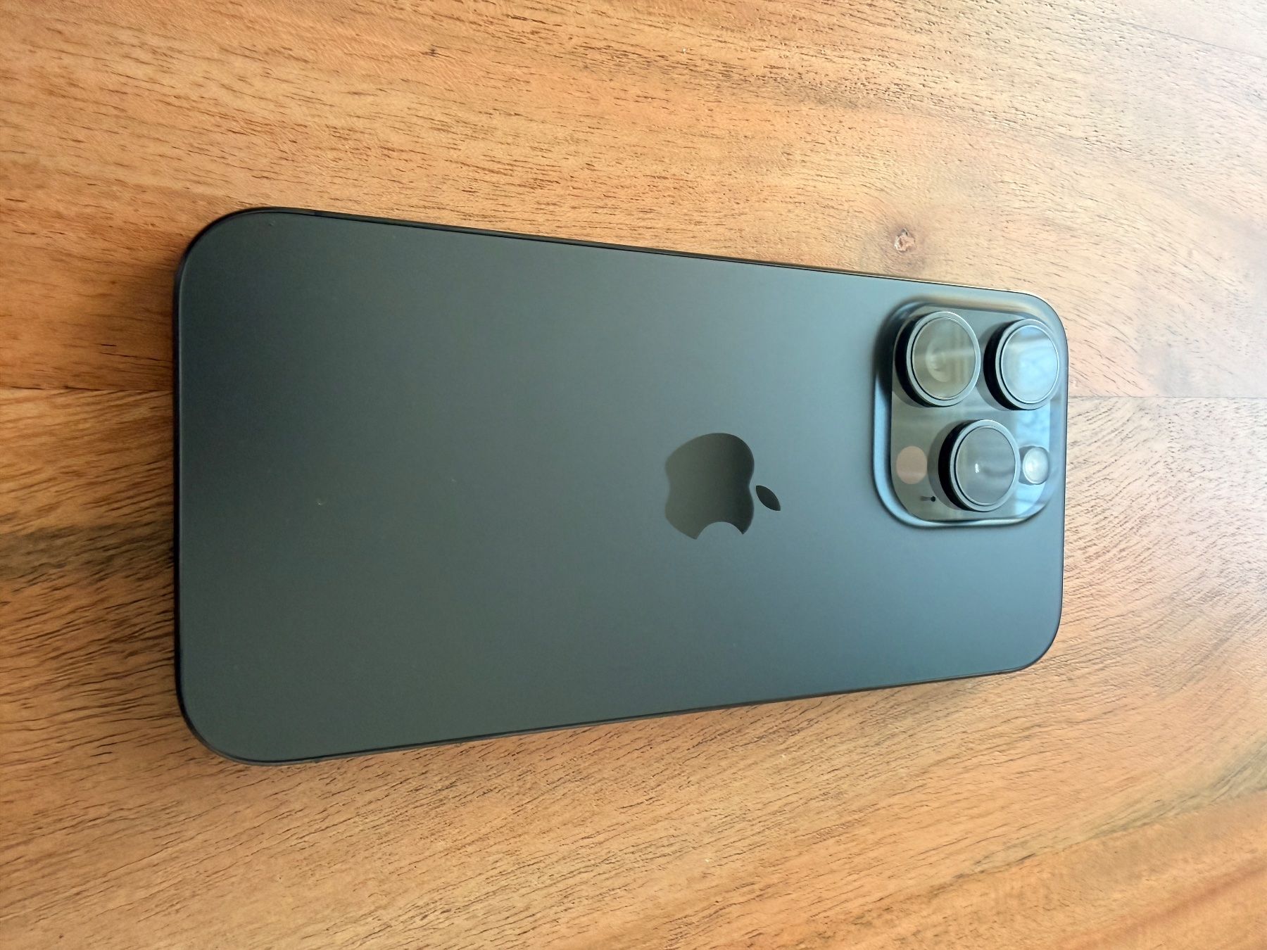 Apple Telefoni cellulari / Smartphones: IPHONE 15 Pro 256GB Black Titanium – Usato da Wangenried venduto da pawy17 1