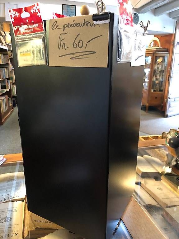 Altro in Decorazioni & Accessori: Présentoir rotatif de table pour aimants – Usato da Vevey venduto da Phiphi01