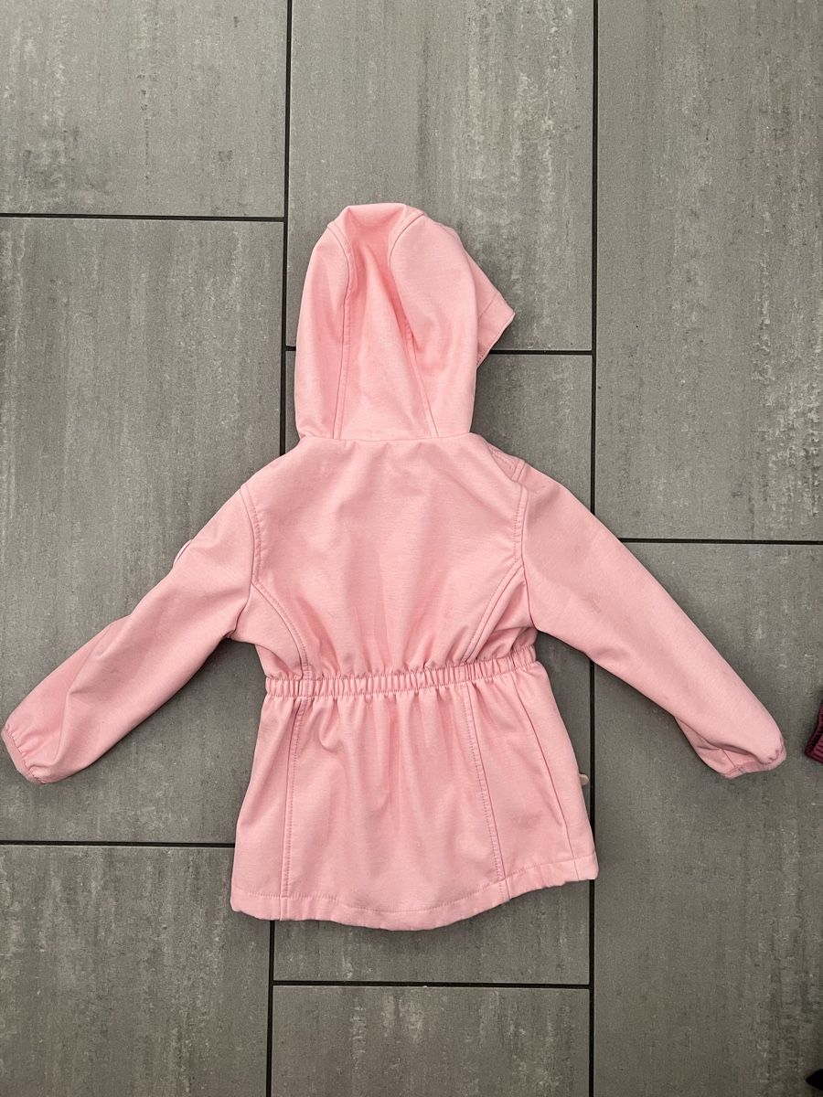 Giacche & Cappotti: Softshell Jacke Mädchen Gr.104 Guter Zustand – Nuovo (secondo la descrizione) da Bergdietikon venduto da Katja_Toretto 1