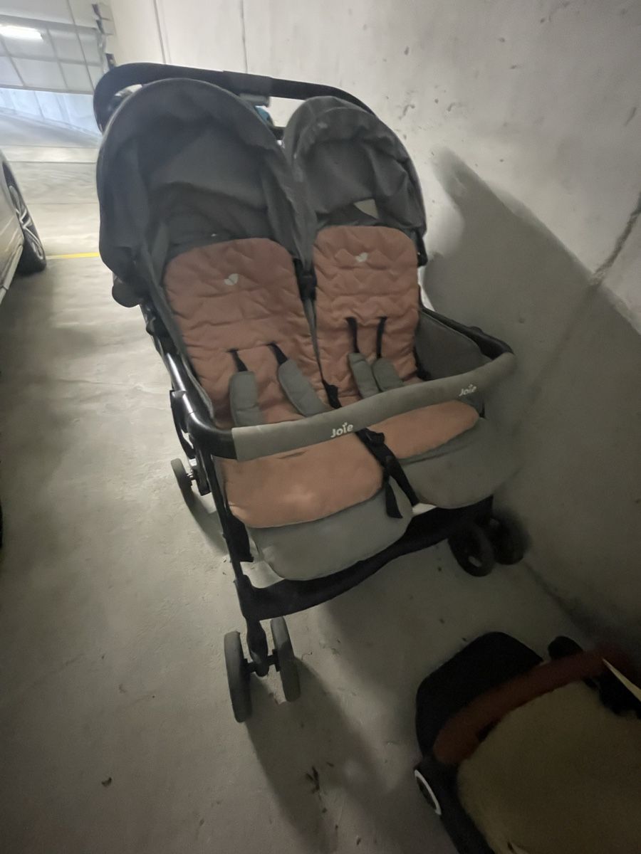 Joie Poussette: Doppelkinderwagen Joie gebraucht – D'occasion à Bassersdorf par EvelynSchmid