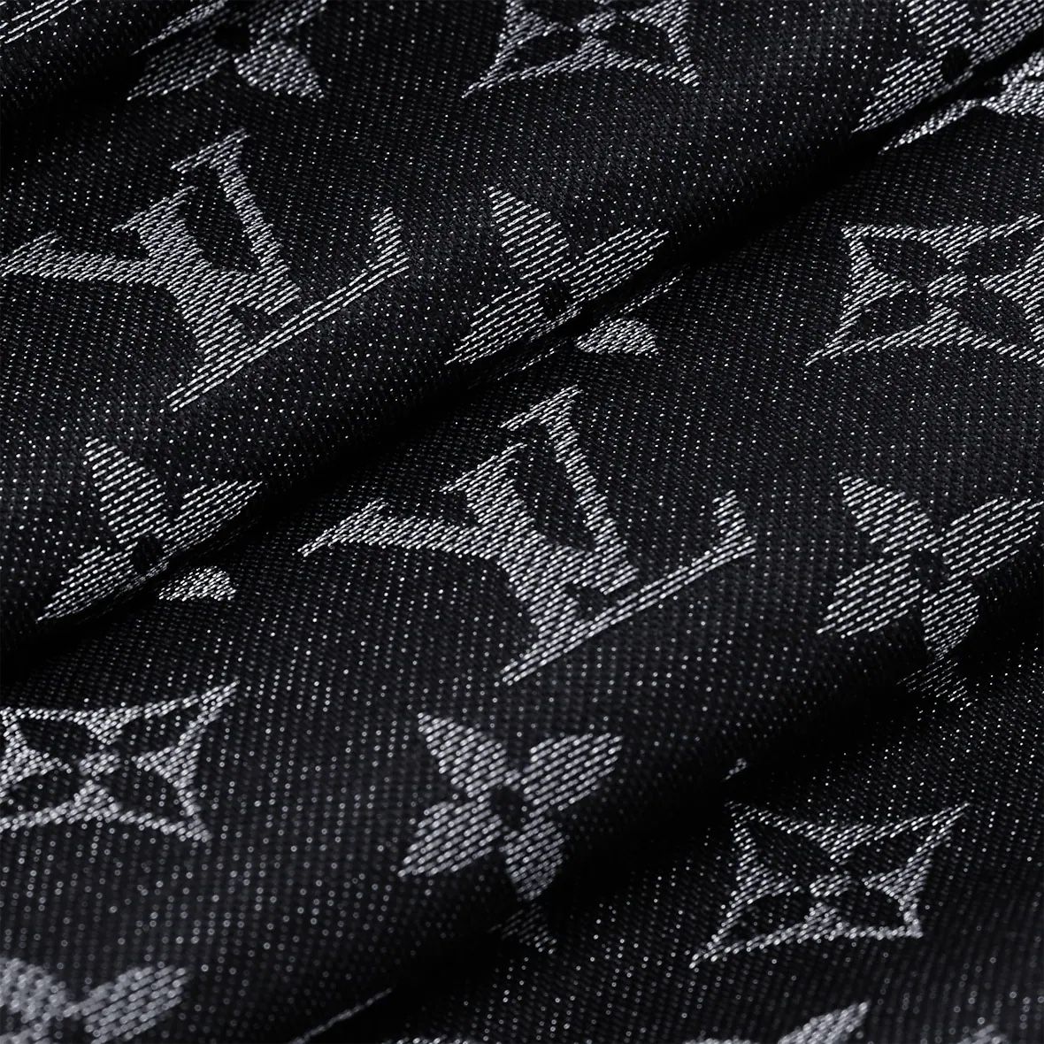 Louis Vuitton Foulard & Sciarpe: Louis Vuitton Monogram Shine Tuch – Usato da Horgen venduto da sophiaric 1