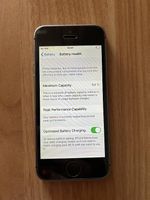 iPhone SE (1. Generation)  Space Grau  94 % Akku