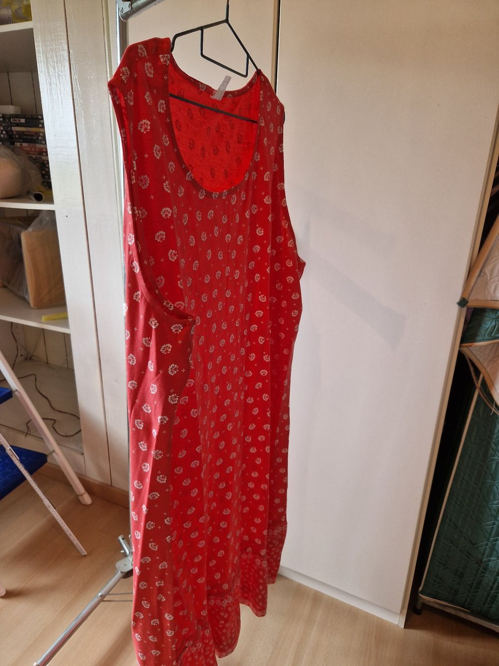 Kleider: Kleid Rot mit Weiss gemustert – Gebraucht aus Niederbipp von Trude04 2