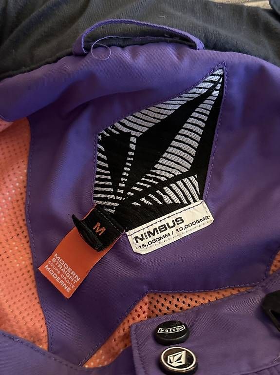Pantalons: Volcom Skihose  Violett  Grösse M – D'occasion à Rupperswil par tat_d2lw 1