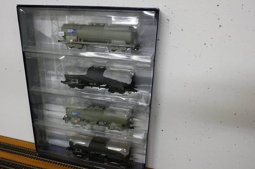 Modellini di ferrovie: Kompl. Tankwagenzug mit Lok HO / DC – Usato da Suhr venduto da Widmi51 4