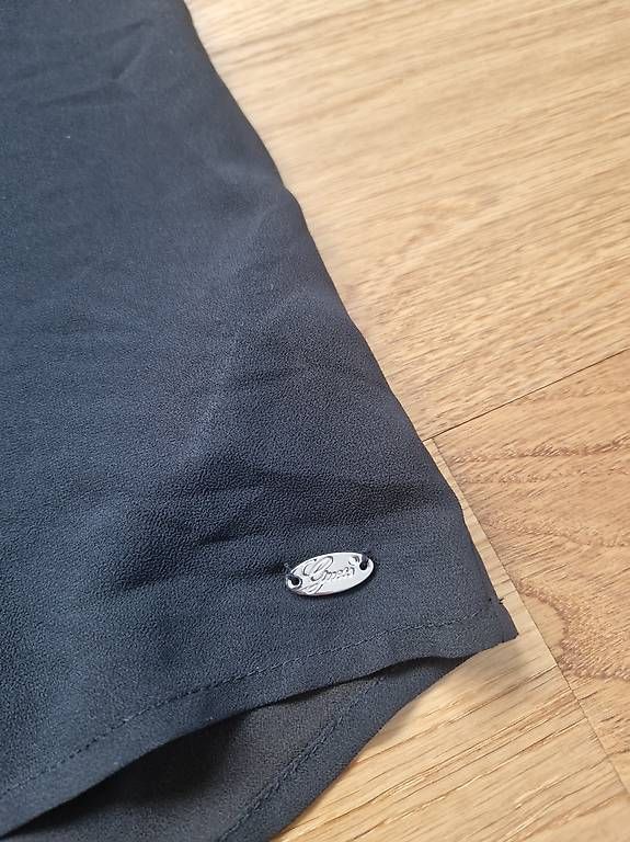 Camicette: Neue Bluse von Guess – Nuovo (secondo la descrizione) da Feusisberg venduto da cts_55rn 1