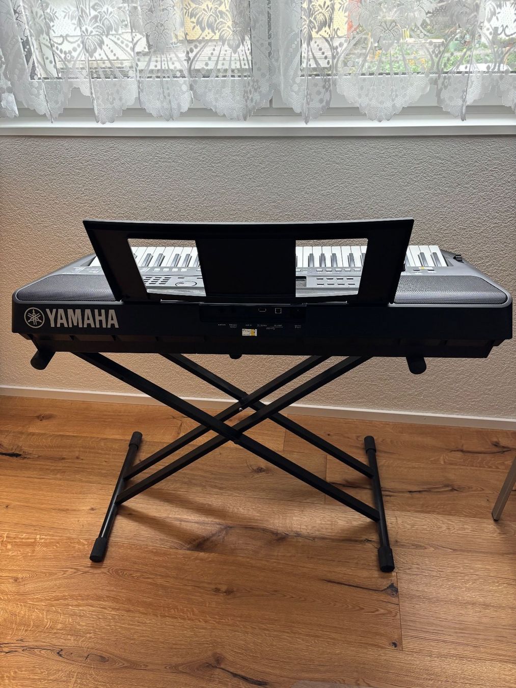 Yamaha Musikinstrumente: Keyboard Yamaha E-433 schwarz gebraucht mit Ständer – Gebraucht aus Ganterschwil von rol_td6r 1