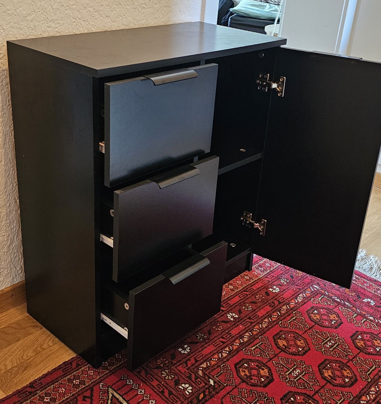 Cassettiere: Kommode schwarz mit 3 Schubladen und 1 Tuer – Nuovo (secondo la descrizione) da Zürich venduto da prontoxxx 2