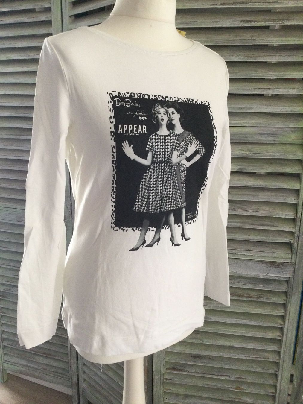 Tops: Sweat blanc motif & strass noir – Neuf (Voir description) à Agiez par chouchanelle 2
