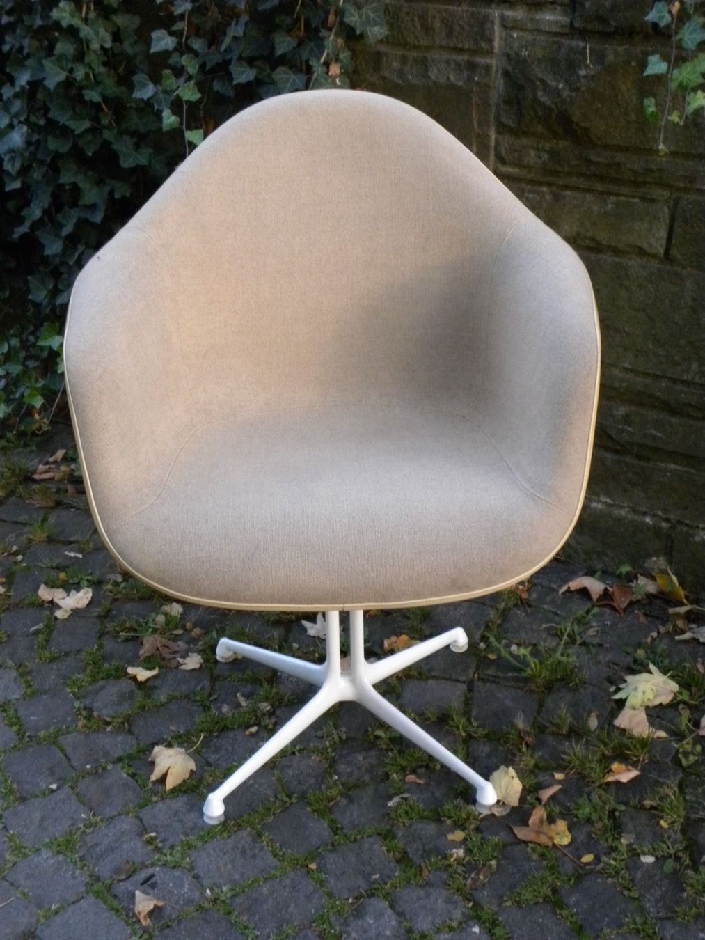 Vitra Poltrone: EAMES VITRA ARMCHAIR – Usato da Küsnacht ZH venduto da walterzingo