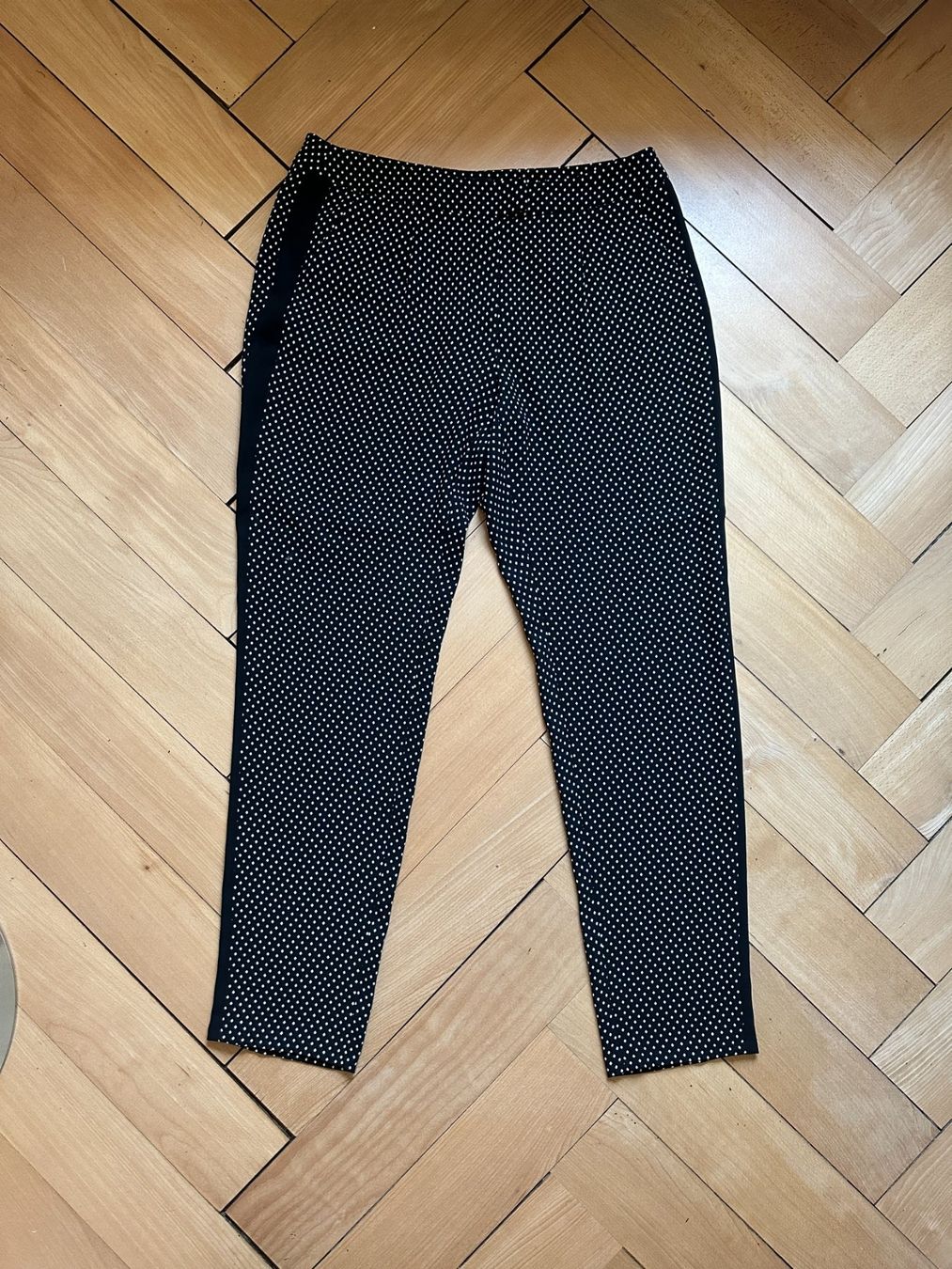 Gerry Weber Hosen: GERRY WEBER - Hose schwarz-weiss gemustert 40 – Gebraucht aus Zürich von Diazaio