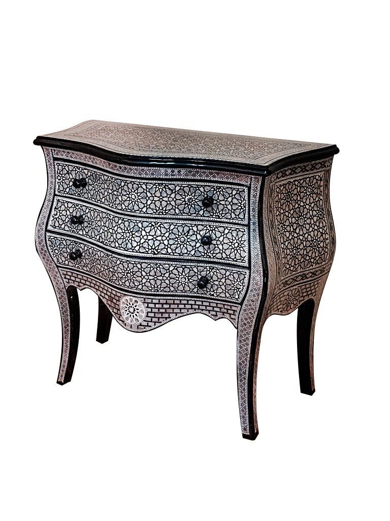 Cassettiere: Commode nacrée de style Louis XV marquetée de nacre. – Usato da geneve venduto da louisart 3