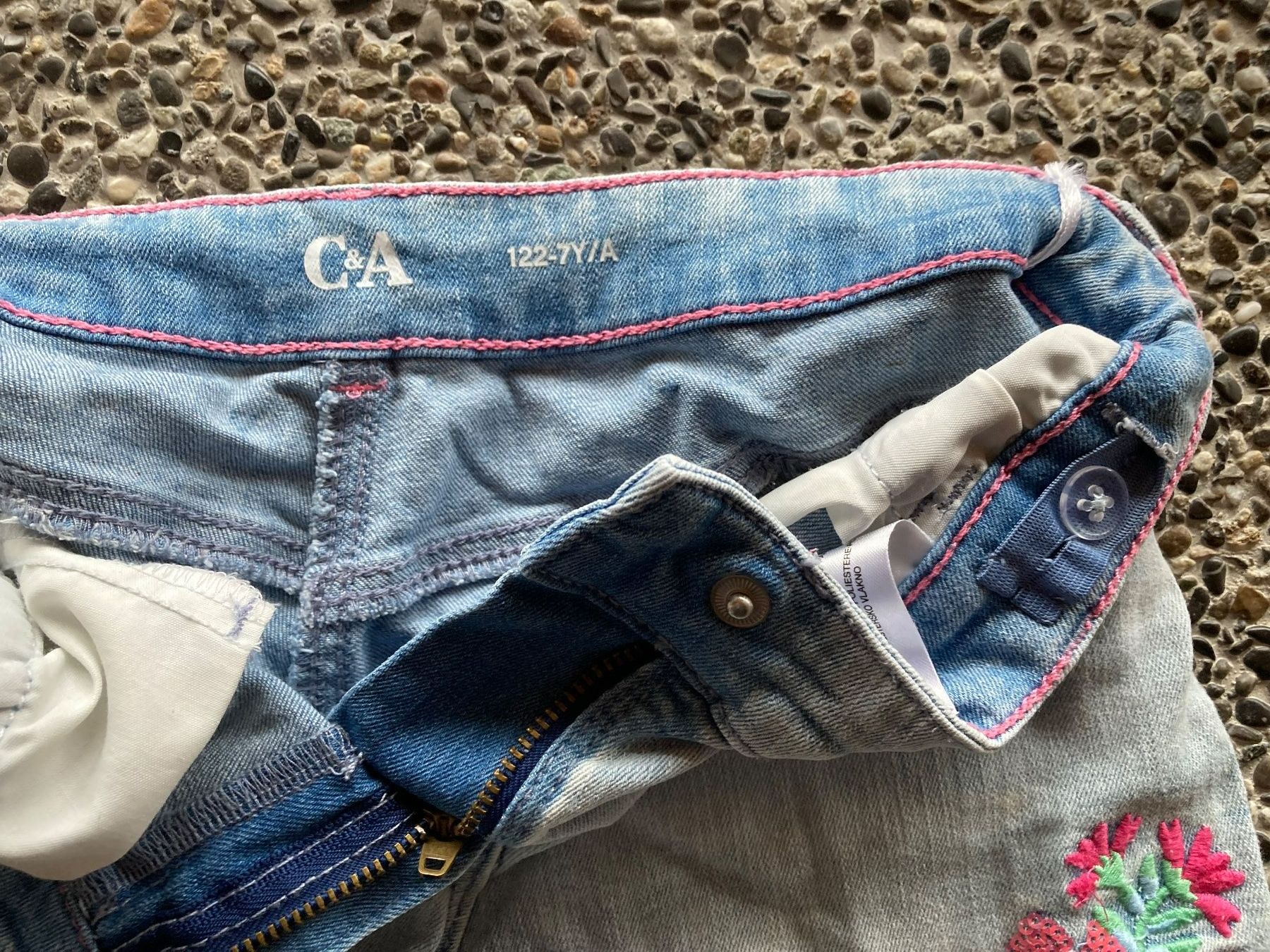 C&A Pantaloni: Kurze Jeans Hose, Shorts Gr. 122 – Usato da Aetingen venduto da Nadinsky 1