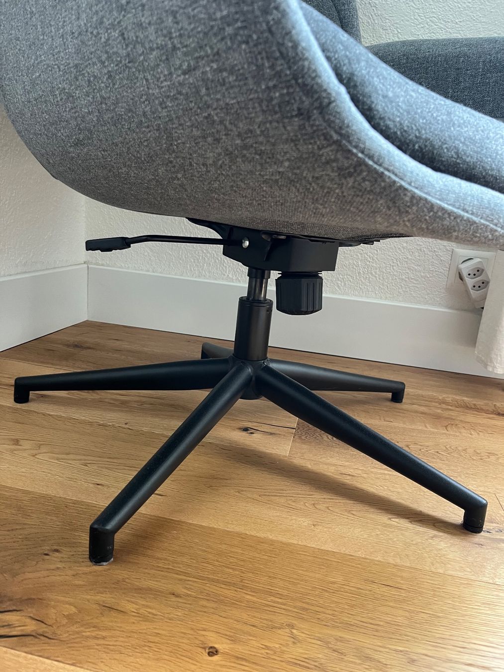 Ikea Poltrone: Ikea Äleby Drehsessel grau – Usato da Olten venduto da ari_jxn9 1