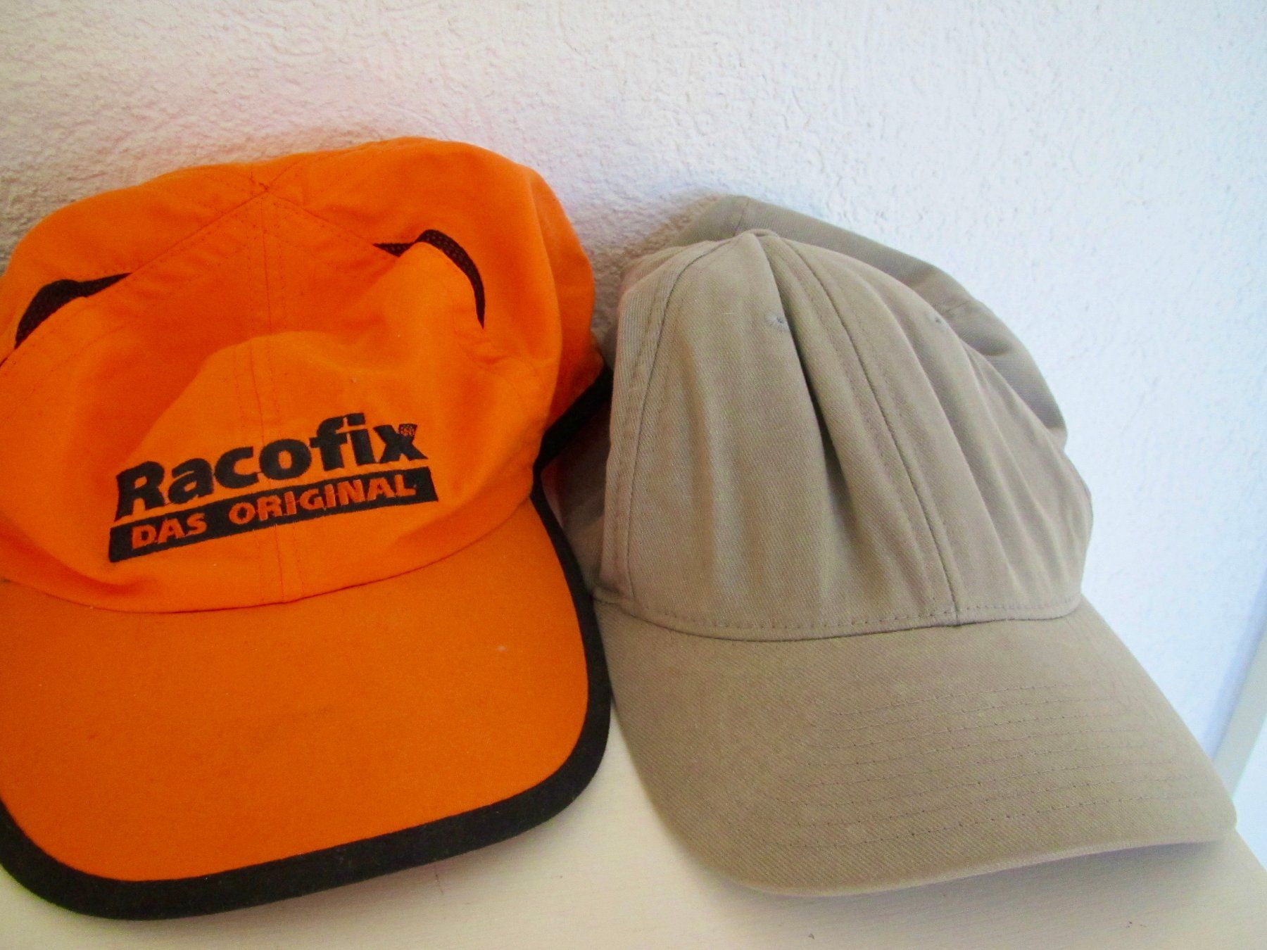 Copricapi, berretti & cappellini: 5 CASQUETTES AVEC PUBLICITES – Usato da Murten venduto da Selliot 2