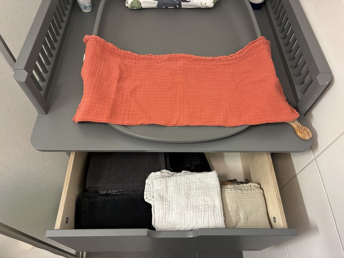 Sebra Fasciatoi & Accessori: Sebra Wickelkommode Classic Grey – Usato da Stallikon venduto da KFQC 4