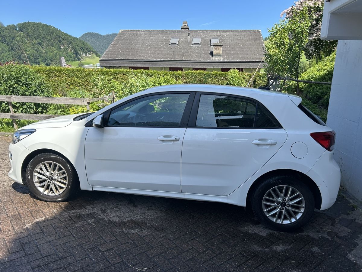 Kia Autos: Kia Rio, V 1.4 MT ISG Swiss City Line, Limousine – Gebraucht aus Ennetmoos von PlatzDa 1