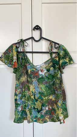 Tropical Print Summer Blouse - Perfect for Vacation Vibes