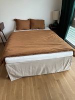 Boxspringbett 140 mit Massivholzrahmen und Husse