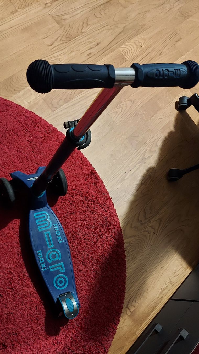 Micro Kickboard: Trottinette maxi micro deluxe – Usato da Gland venduto da pso_zsc6
