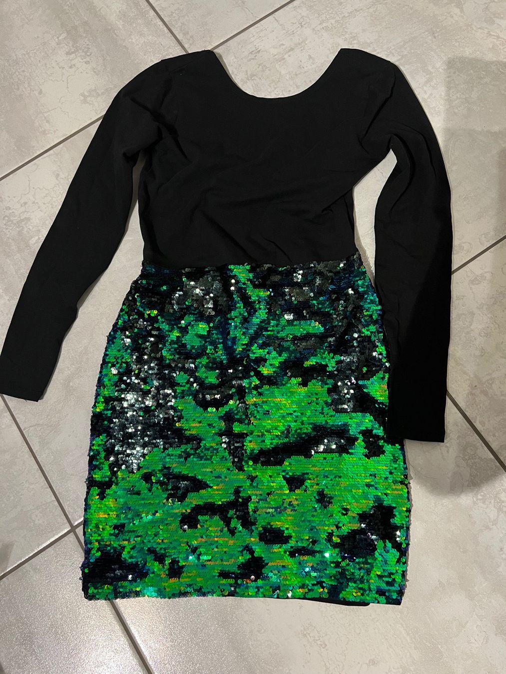 Kleider: Kleid mit Pailletten Gr.36 – Gebraucht aus Schmerikon von Speedy053