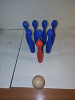 Holz Bowling Set, 8 Kegel, 1 Kugel - Spielspass. (nov555)