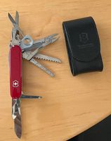 Victorinox Taschenmesser mit Etui rot neuwertig
