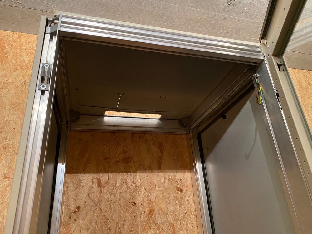 Knürr 19Zoll Rack 42HE, hellbraun (Gebraucht) in Uster für CHF 62 – nur ...