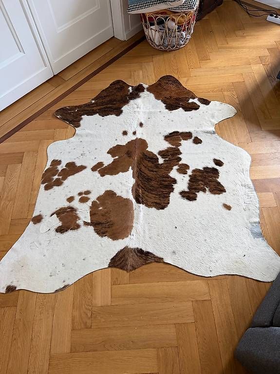 Teppiche: Cowhide Rug, Genuine.  – Gebraucht aus Zürich von ioa_75n8