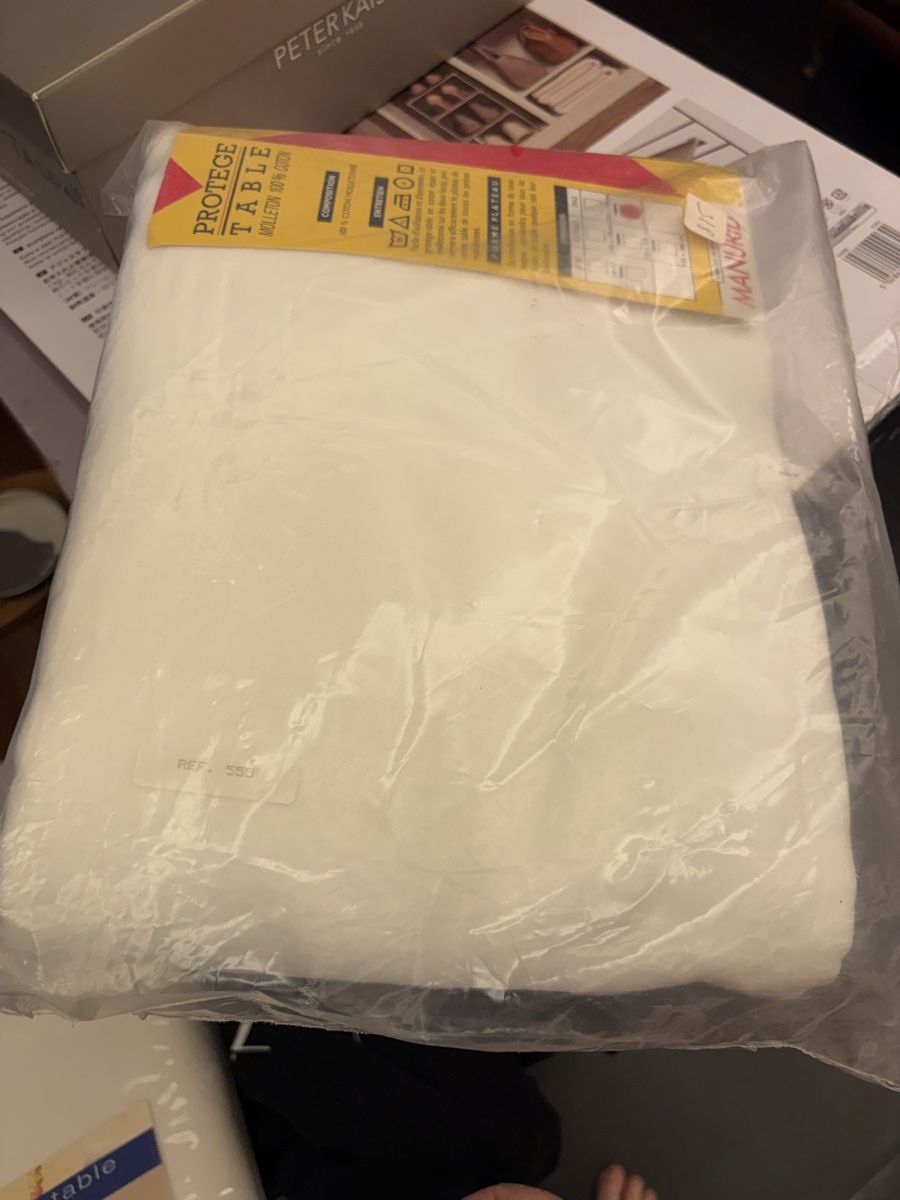 Autre linge de table: Protège table en coton 135x230cm – Neuf avec emballage d'origine à Vufflens-la-Ville par newlifegva 1