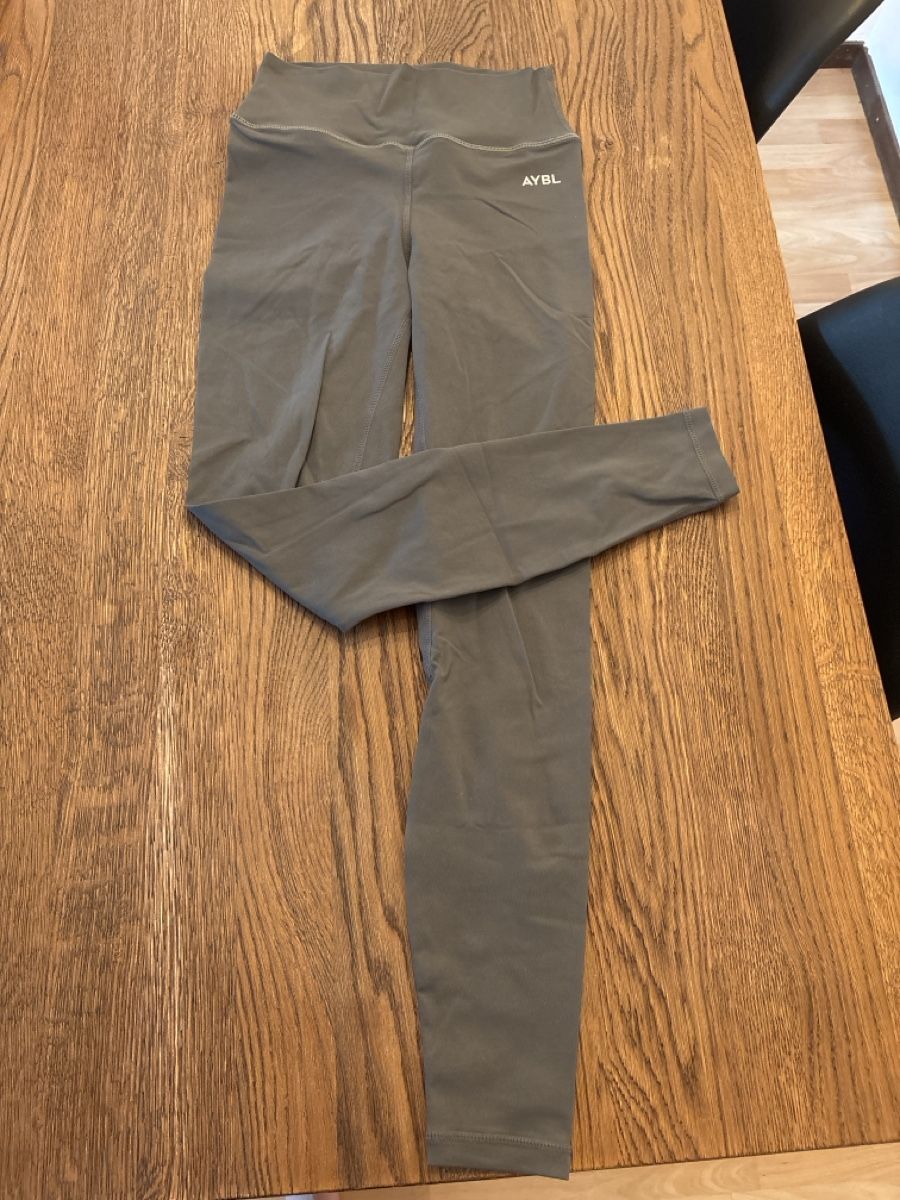 Aybl Leggings: AYBL Leggings grau S  – D'occasion à Bern par tamwoe