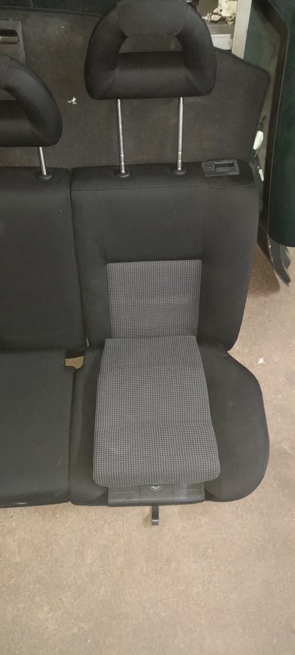 Tutti pezzi di ricambio auto: Sitzgarnitur VW Bora Limousine – Usato da Cham venduto da vento9 3