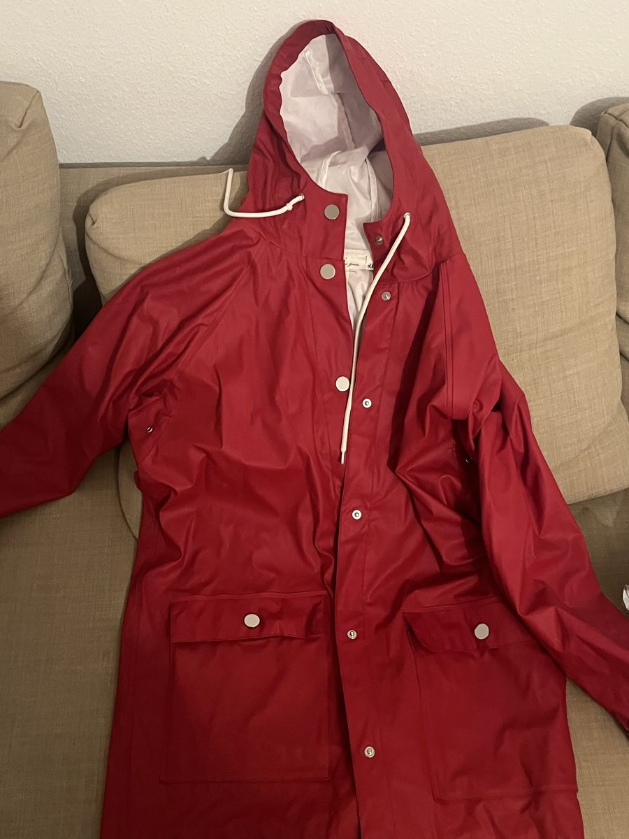 H&M Giacche: Red water proof jacket  – Usato da Vezia venduto da chi_byp8