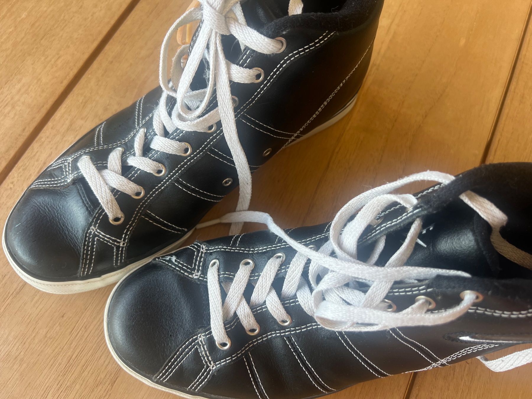 Nike Scarpe da uomo: Nike vintage taille 44 – Usato da Lugnorre venduto da jul_lnh6 2