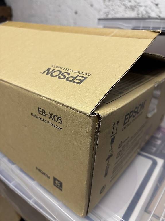 Epson Proiettori: Epson X05 Beamer (XGDA) – Usato da Zürich venduto da sam_bam 1