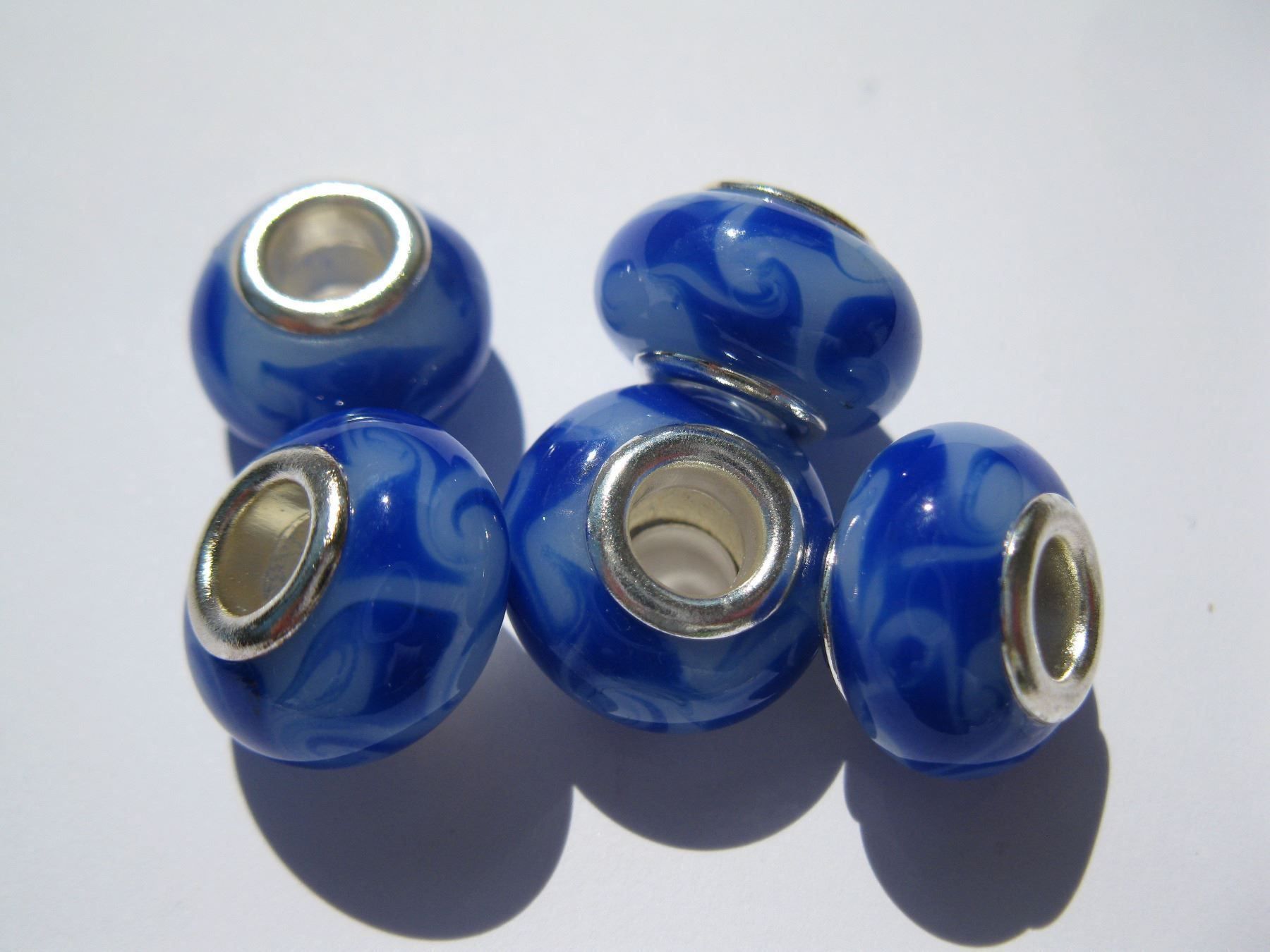Perlen (unechte): 3 Grosslochperlen, Beads blau gemustert – Neu und originalverpackt aus St. Margarethen TG von LuanaKa 1