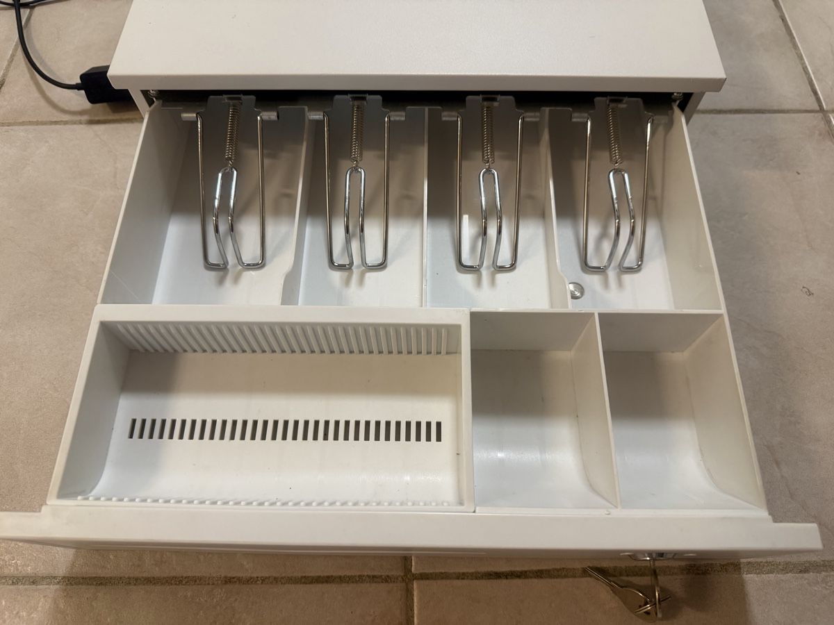 Registratore di cassa: Caisse – Usato da Corcelles NE venduto da mic_262j 1