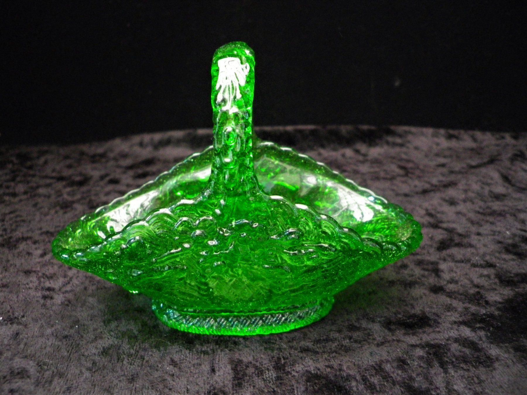 Bicchieri: Kleines Opaline-Glas Körbchen – Usato da Reinach BL venduto da Annodomini