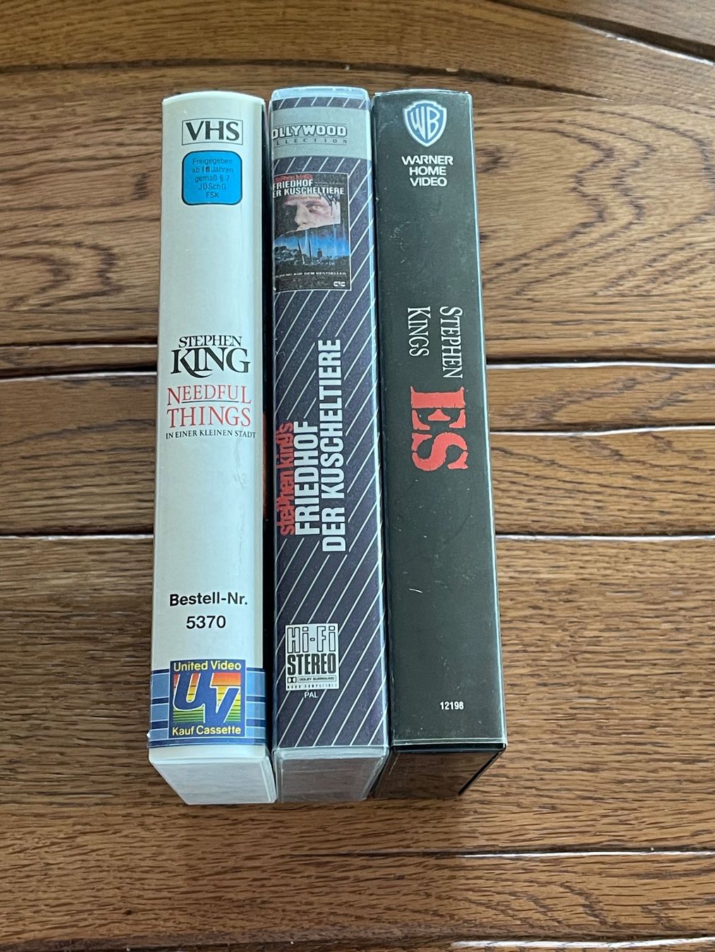 Tutti i VHS: Stephen King Filme VHS 3er Set Needful Things ES Friedhof... – Usato da Zuerich venduto da Dorsi 2
