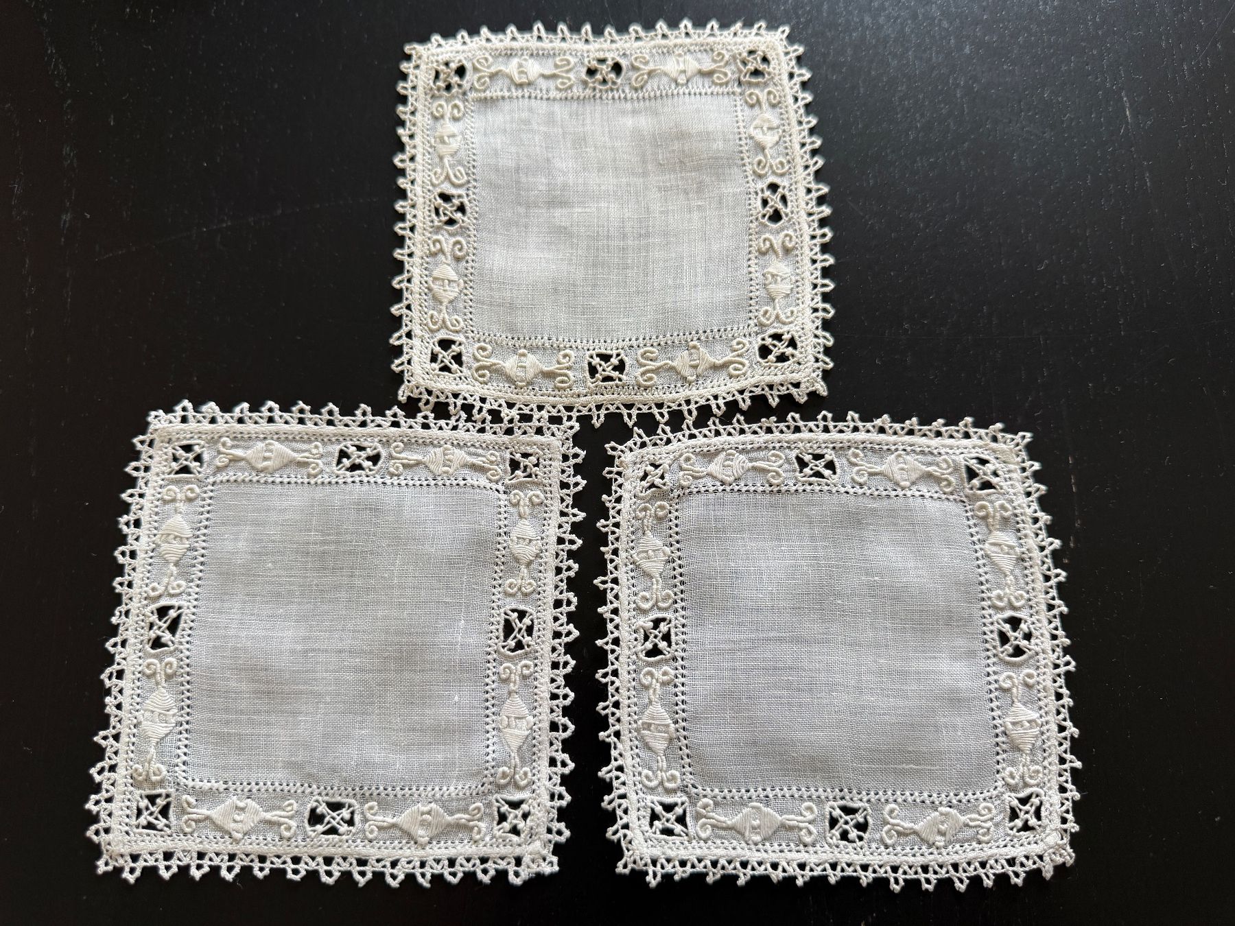Sottobicchieri: 3er Set feine Spitzendeckchen, Handarbeit, Vintage, Oster... – Usato da Erstfeld venduto da Uhu1980
