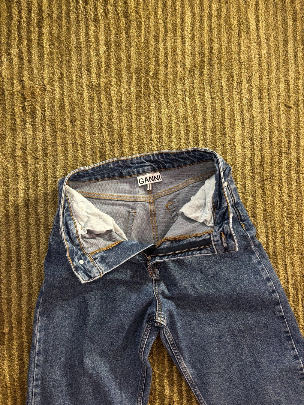 Ganni Jeans: GANNI Straight Jeans – Usato da Luzern venduto da Kmlr8 1