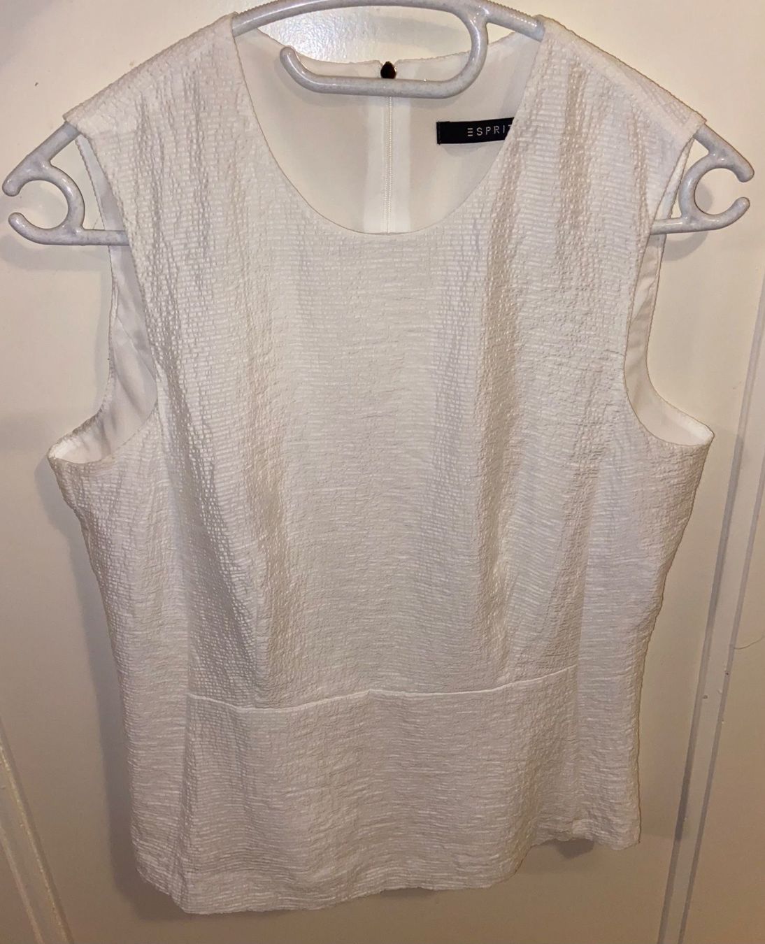 Esprit Tops: Top blanc ESPRIT col rond taille 36 – Gebraucht aus Veyrier von Leilazizou 2