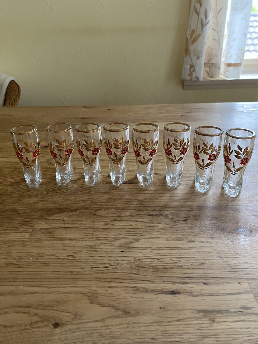 Verres: 8 kl. Stiefelgläser – D'occasion à Flawil par Naphtali