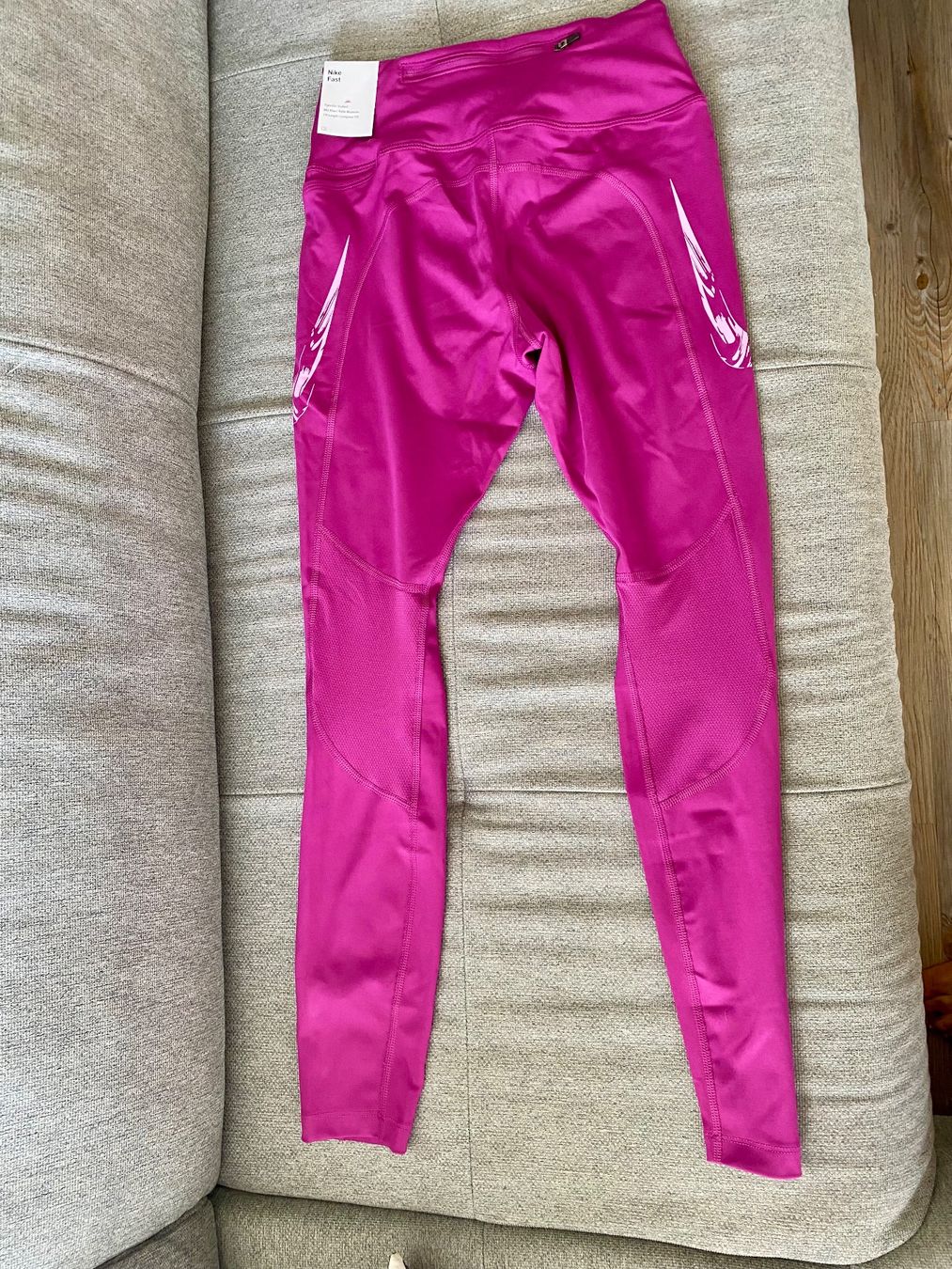 Nike Leggings: Leggings von Nike fast neu – Nuovo e nell'imballaggio originale da Unterägeri venduto da Simonolga 1