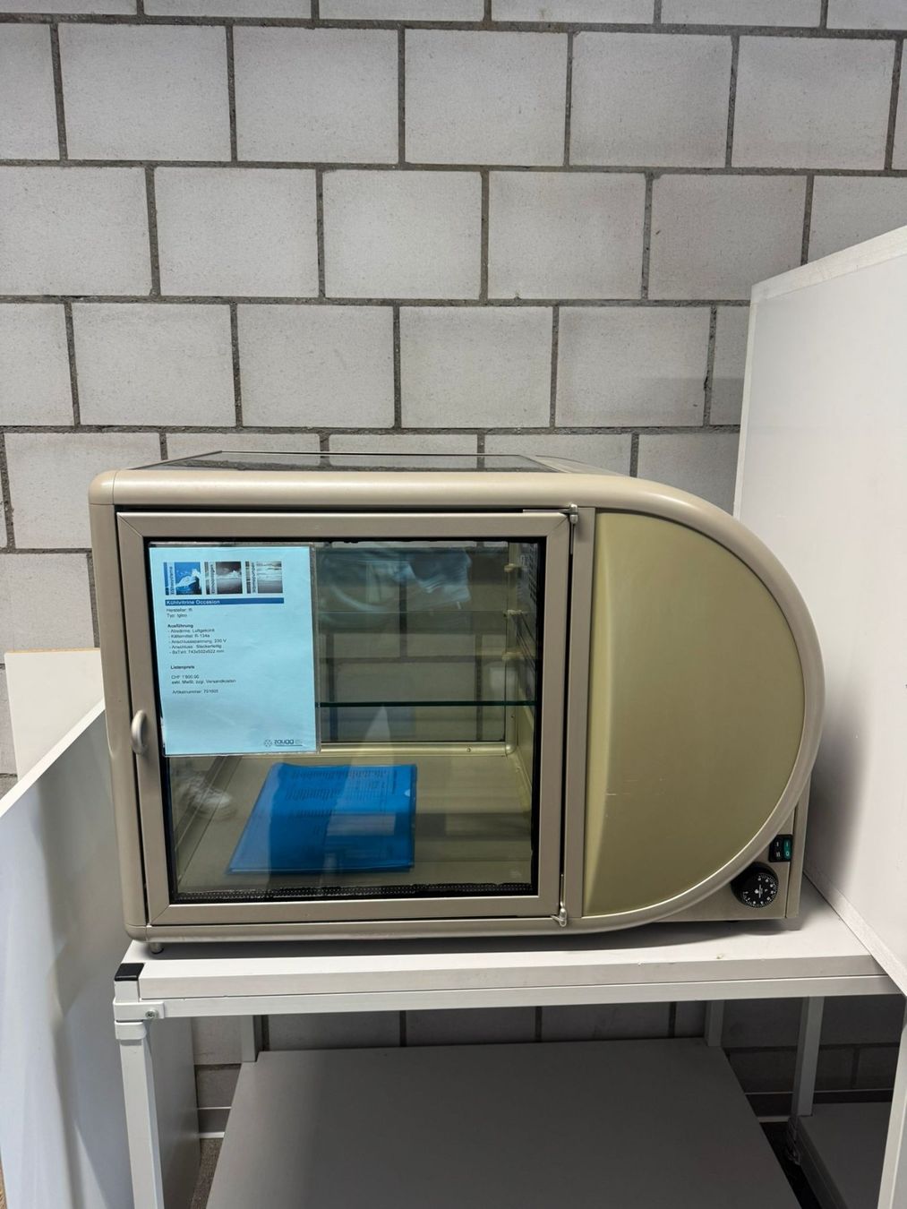 Vitrinen: Tischkühlvitrine – Gebraucht aus Thun von Pascalhaenni