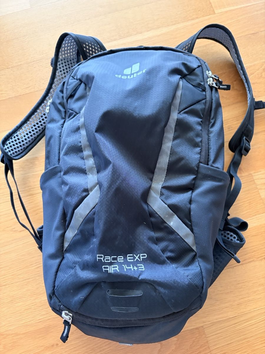 Deuter Rucksäcke: Deuter Race EXP AIR 14+3 Rucksack dunkelblau gebraucht – Gebraucht aus Weinfelden von Alexandra_1006