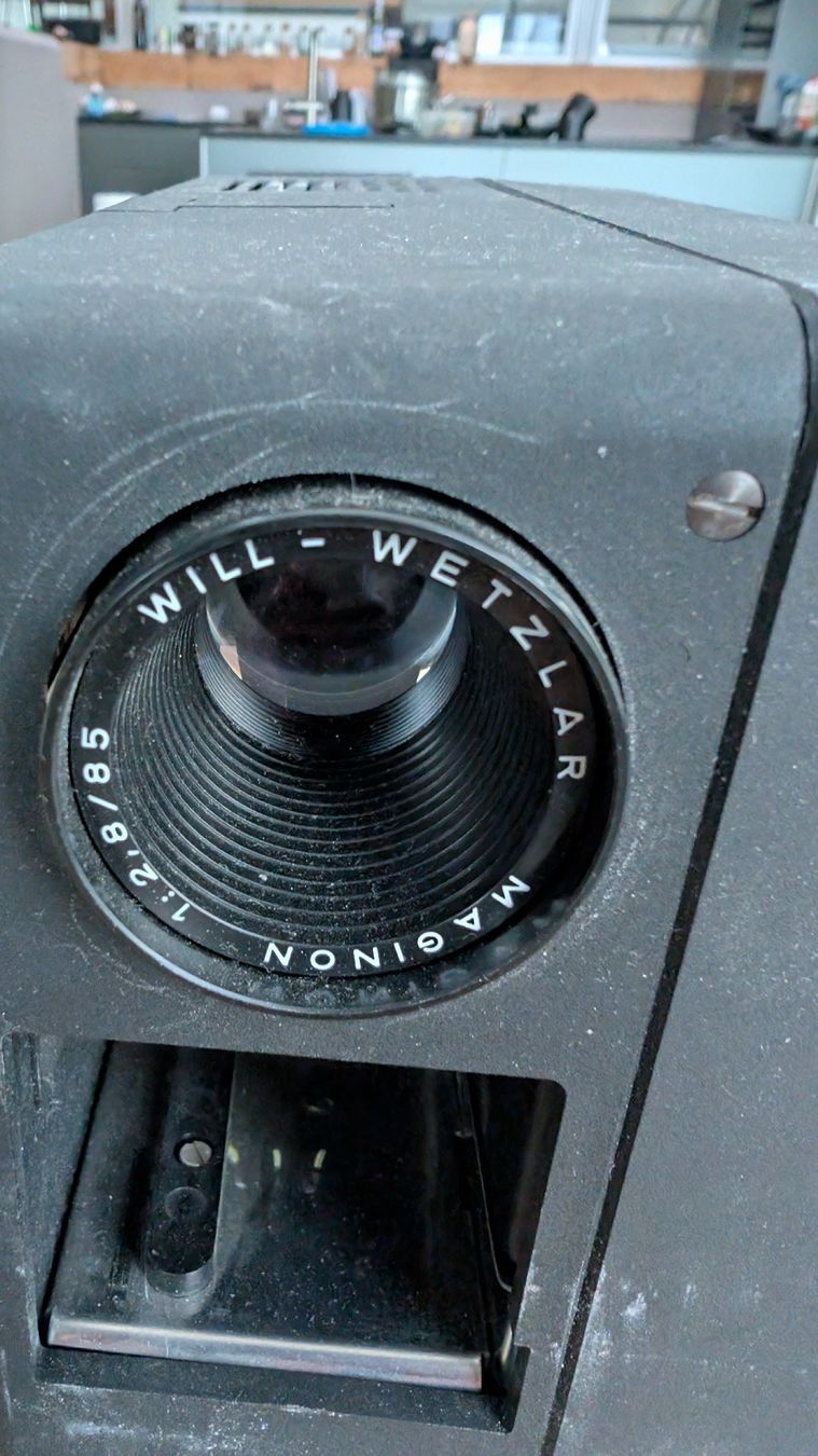 Braun Proiettori: Braun D300 Autofocus Diaprojektor – Difettoso da Geroldswil venduto da viv_vs9r 5