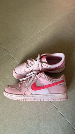 Nike Dunk Low Triple Pink